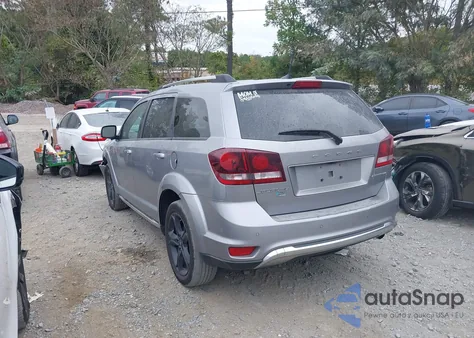 2020 Dodge Journey Crossroad z USA, uszkodzony, nr VIN 3C4PDCGB4LT264079